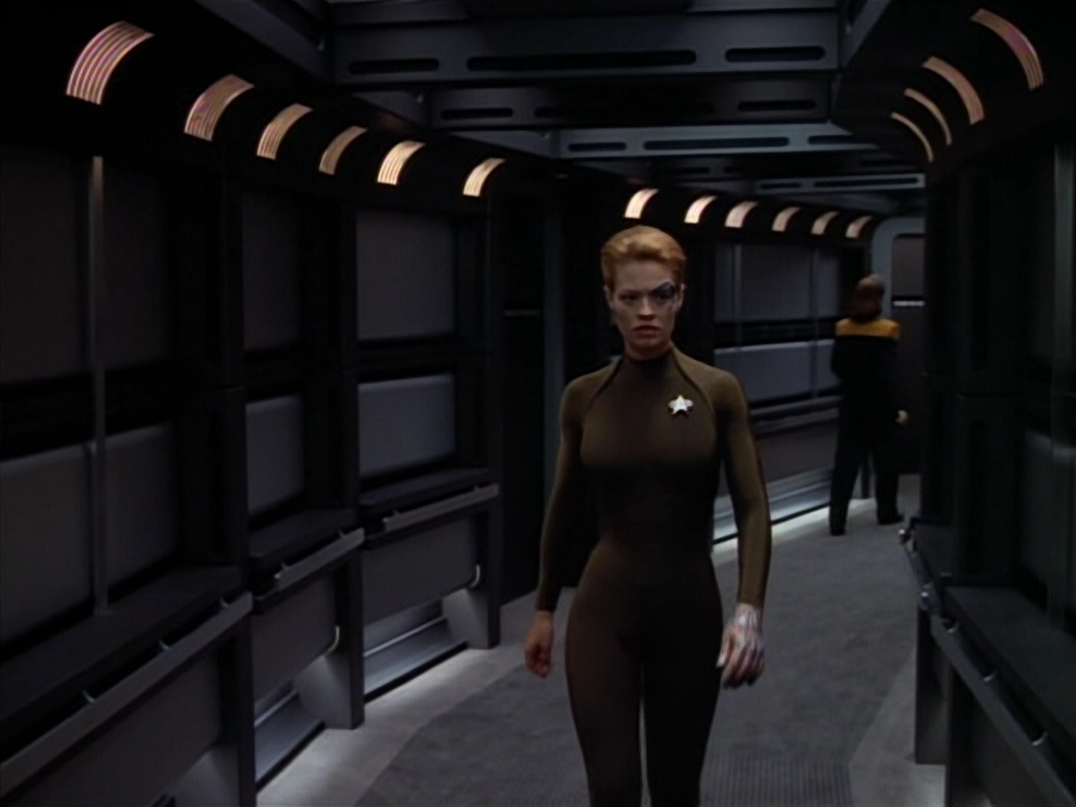 extant_StarTrek_VOY_4x07-ScientificMethod_02370.jpg