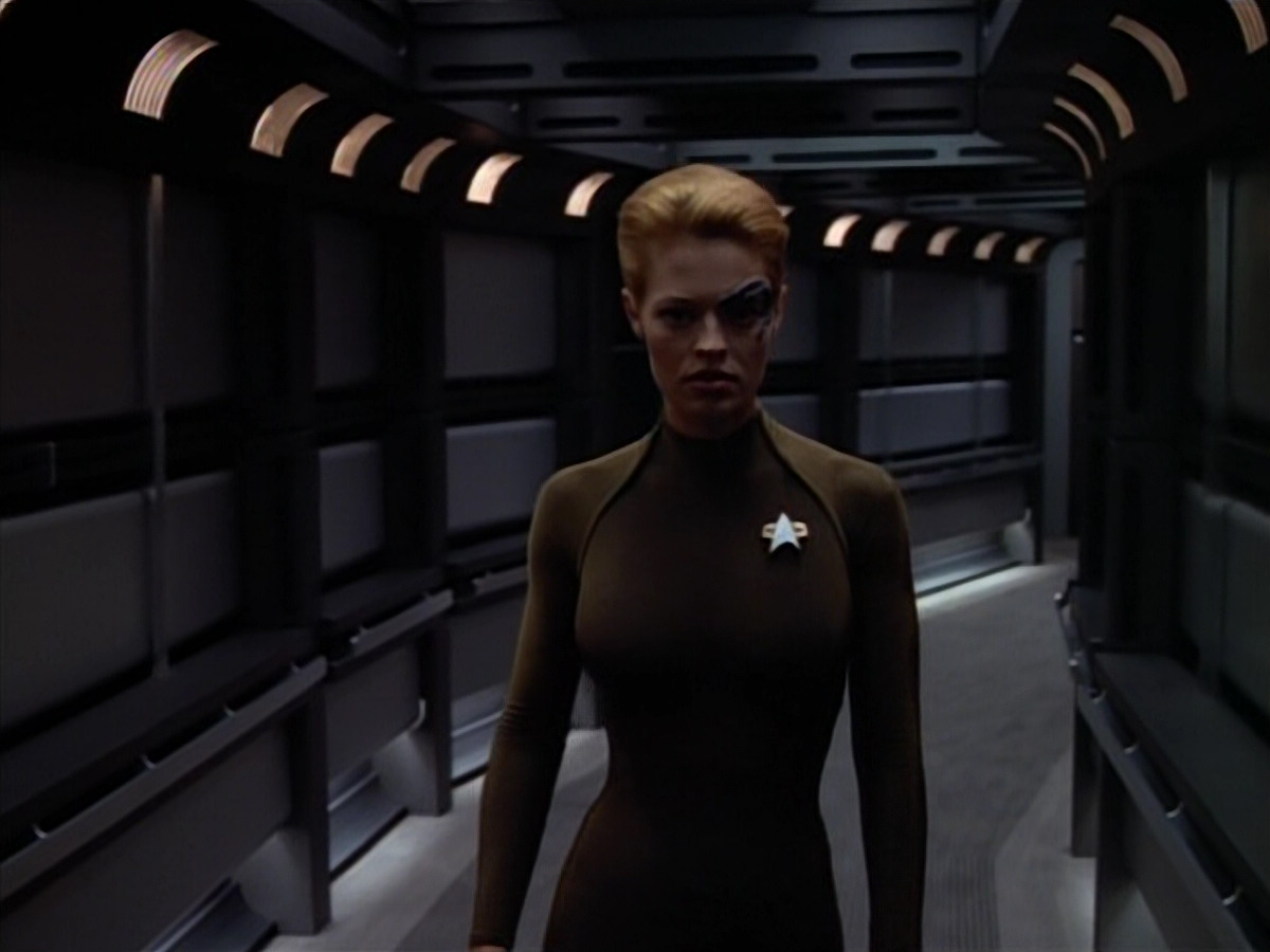 extant_StarTrek_VOY_4x07-ScientificMethod_02372.jpg