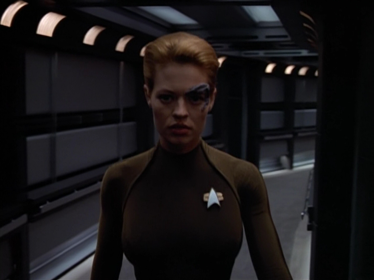 extant_StarTrek_VOY_4x07-ScientificMethod_02375.jpg