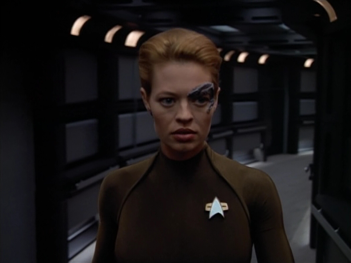extant_StarTrek_VOY_4x07-ScientificMethod_02377.jpg