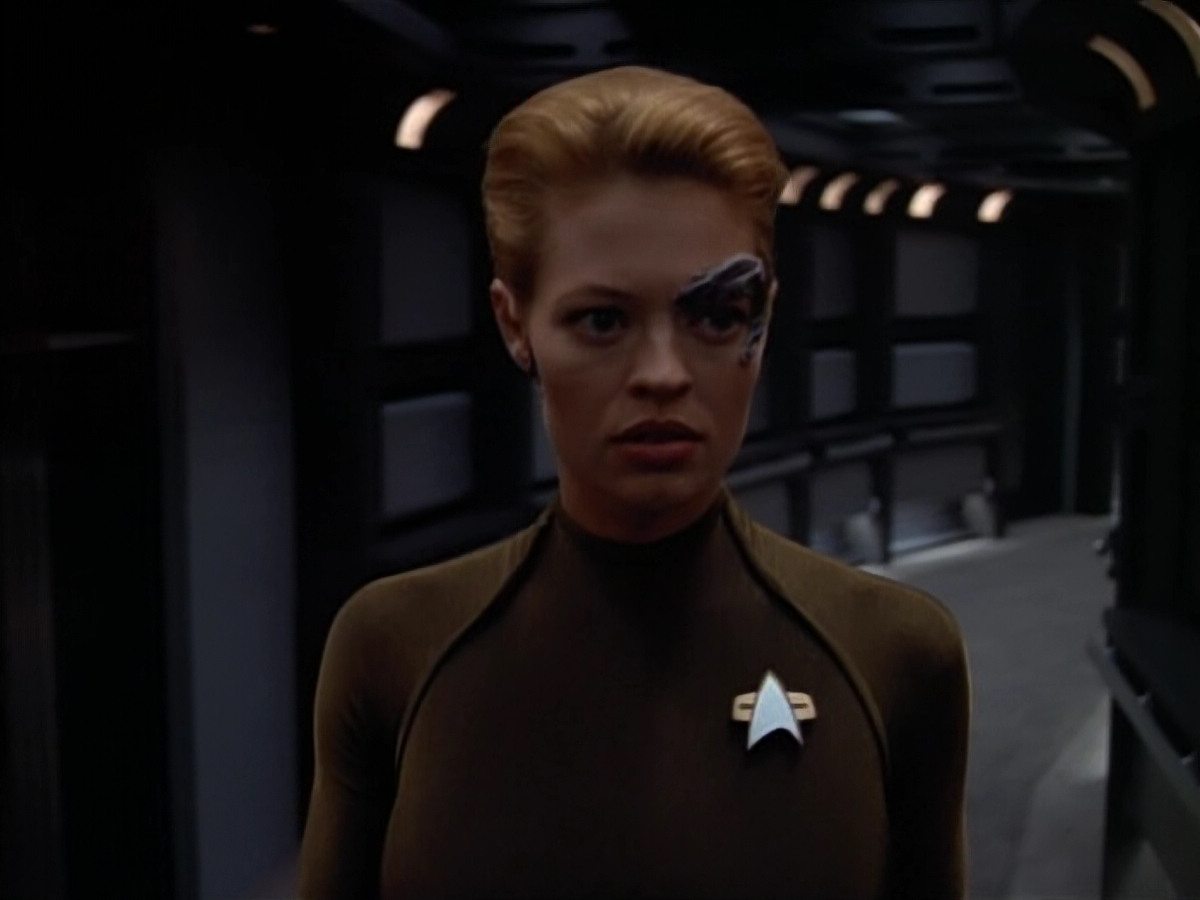 extant_StarTrek_VOY_4x07-ScientificMethod_02378.jpg