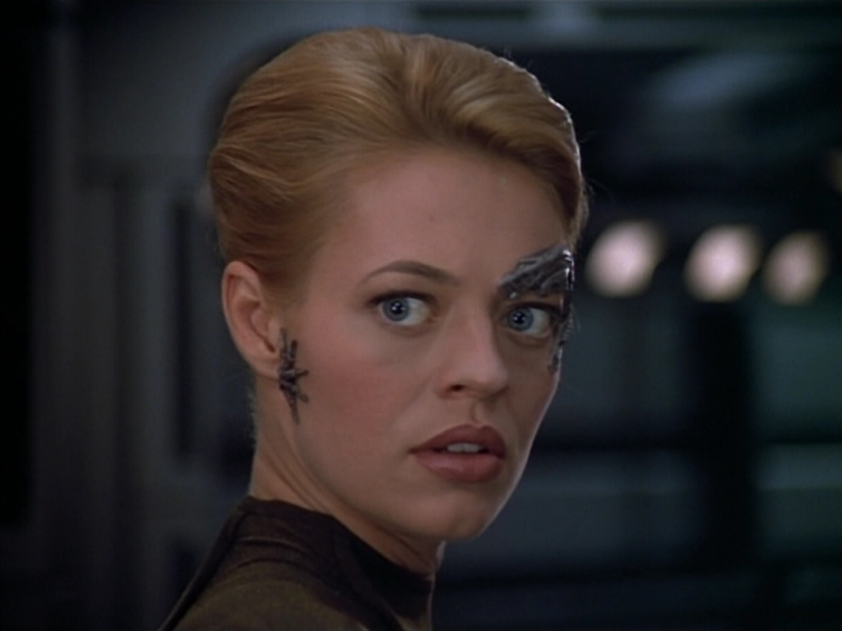 extant_StarTrek_VOY_4x07-ScientificMethod_02384.jpg