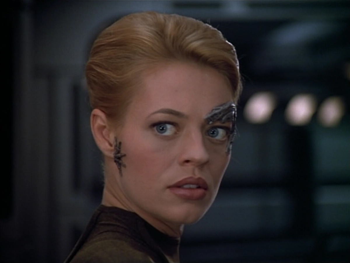 extant_StarTrek_VOY_4x07-ScientificMethod_02385.jpg