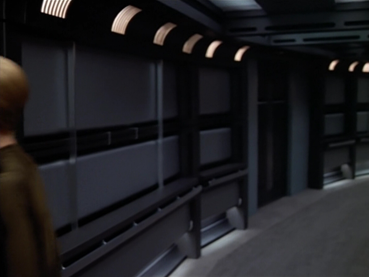 extant_StarTrek_VOY_4x07-ScientificMethod_02401.jpg