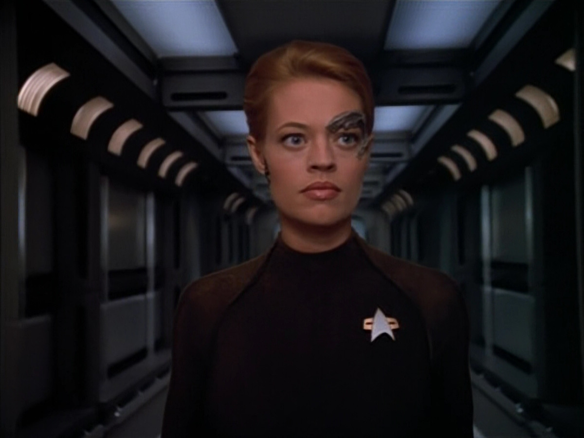 extant_StarTrek_VOY_4x07-ScientificMethod_02421.jpg