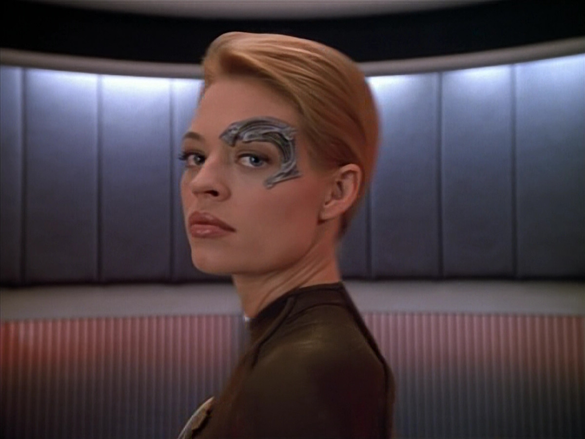 extant_StarTrek_VOY_4x07-ScientificMethod_02423.jpg