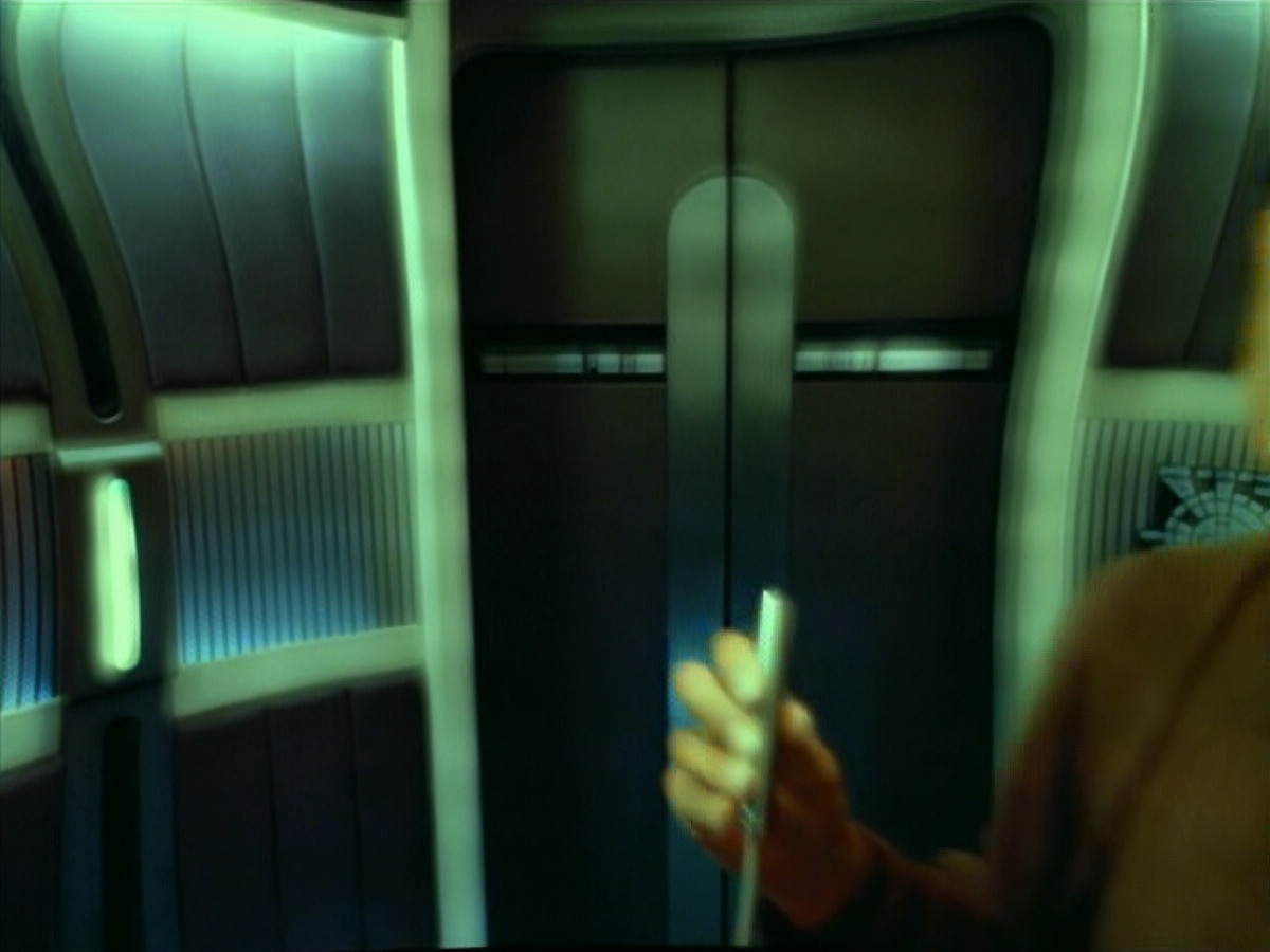 extant_StarTrek_VOY_4x07-ScientificMethod_02442.jpg