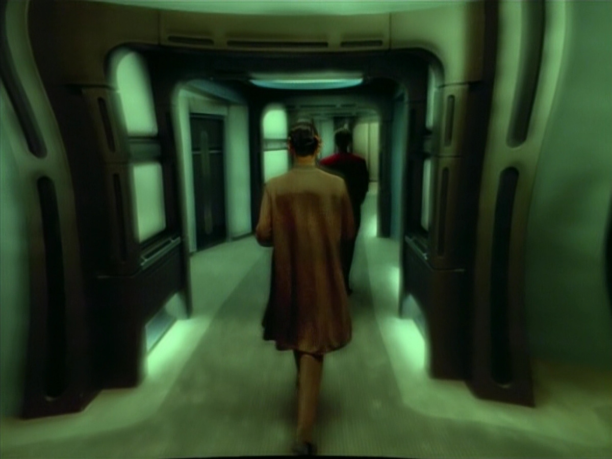 extant_StarTrek_VOY_4x07-ScientificMethod_02463.jpg
