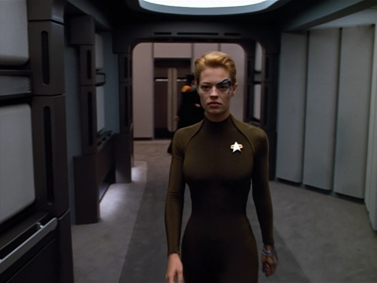 extant_StarTrek_VOY_4x07-ScientificMethod_02466.jpg