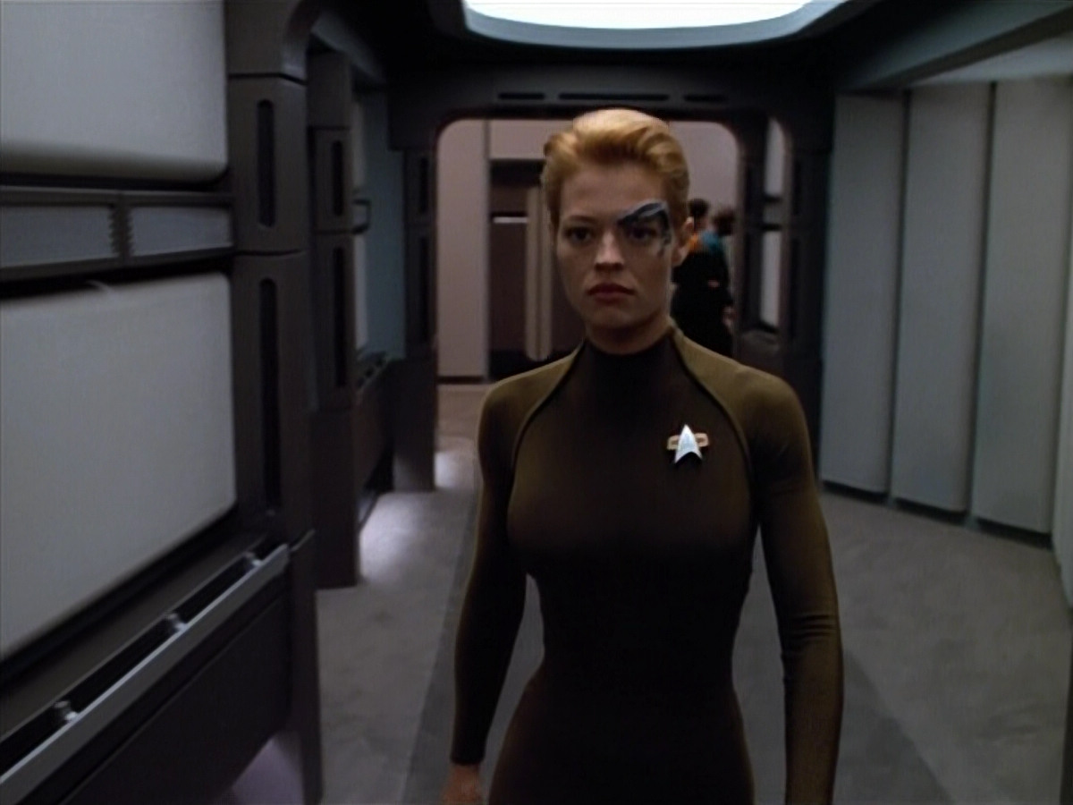extant_StarTrek_VOY_4x07-ScientificMethod_02467.jpg