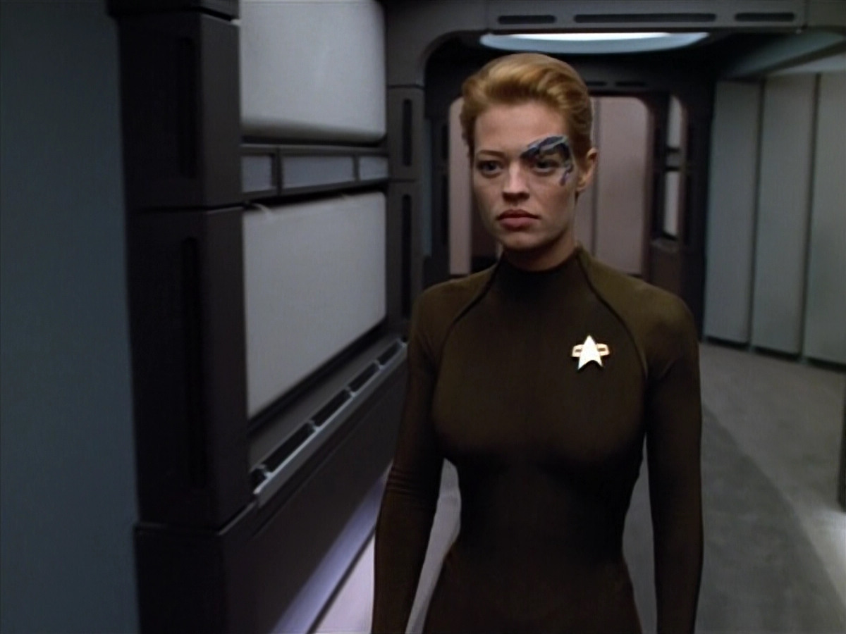 extant_StarTrek_VOY_4x07-ScientificMethod_02469.jpg