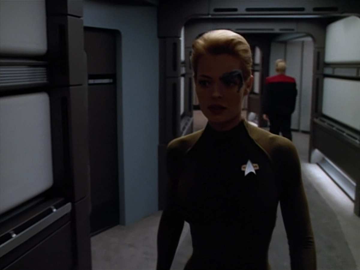 extant_StarTrek_VOY_4x07-ScientificMethod_02472.jpg