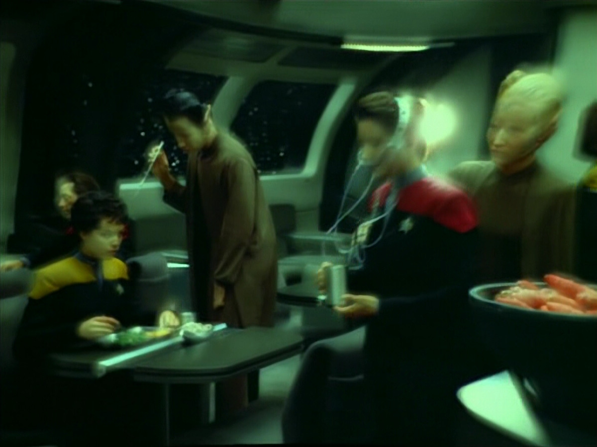 extant_StarTrek_VOY_4x07-ScientificMethod_02486.jpg