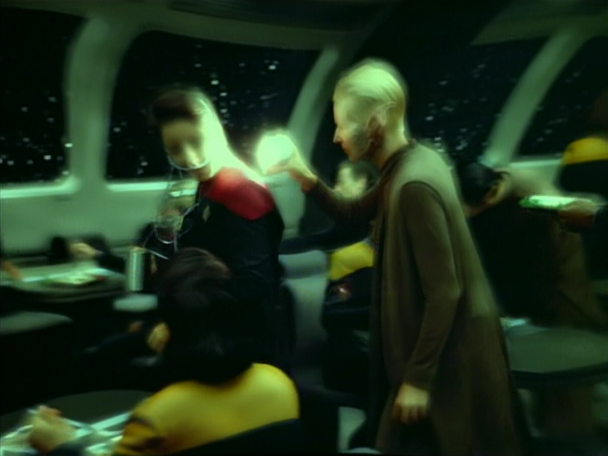 extant_StarTrek_VOY_4x07-ScientificMethod_02489.jpg