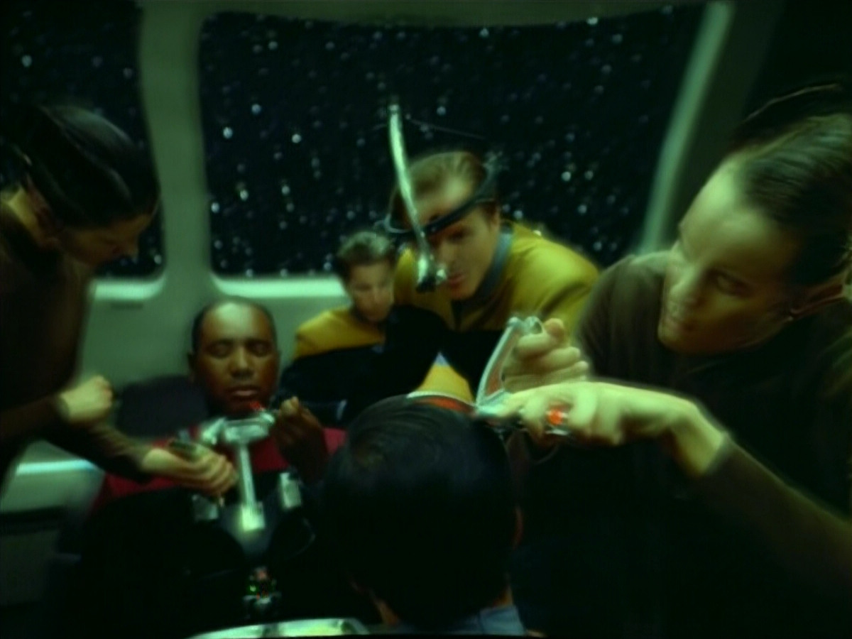 extant_StarTrek_VOY_4x07-ScientificMethod_02499.jpg