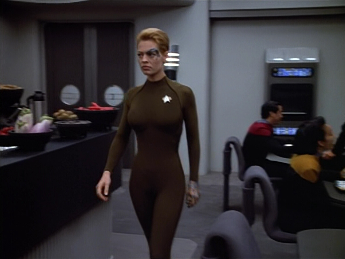 extant_StarTrek_VOY_4x07-ScientificMethod_02507.jpg