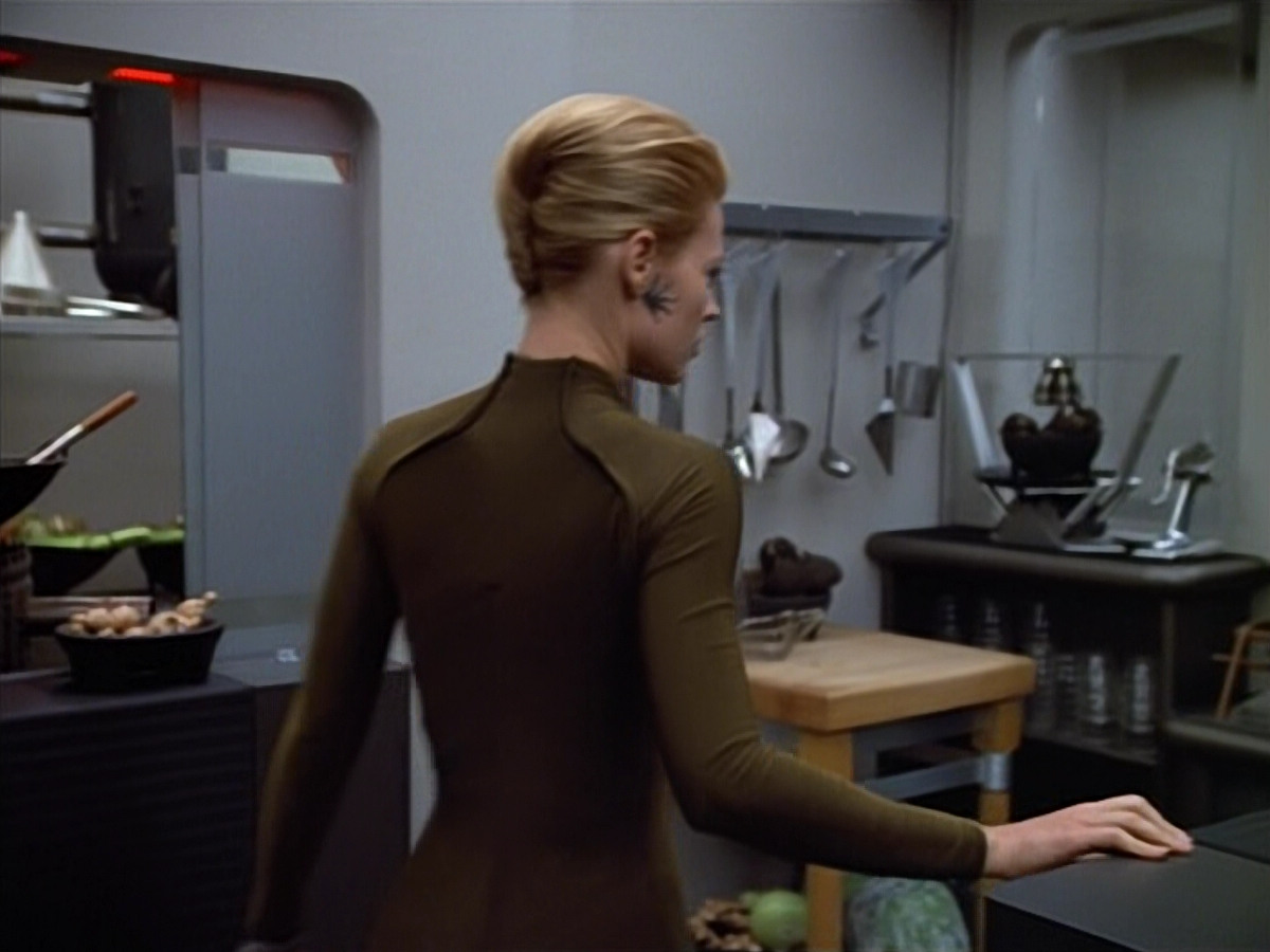 extant_StarTrek_VOY_4x07-ScientificMethod_02511.jpg