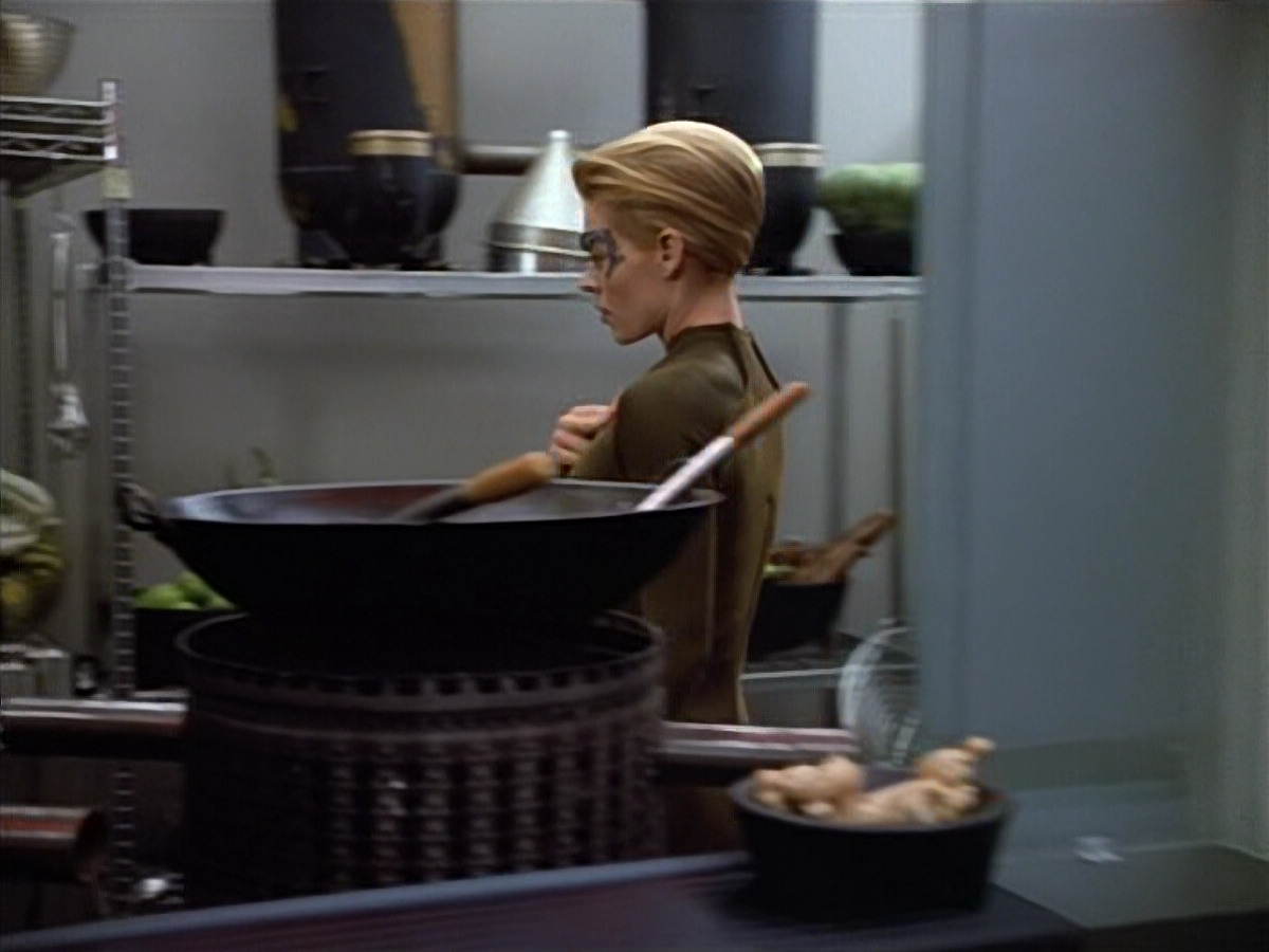 extant_StarTrek_VOY_4x07-ScientificMethod_02515.jpg