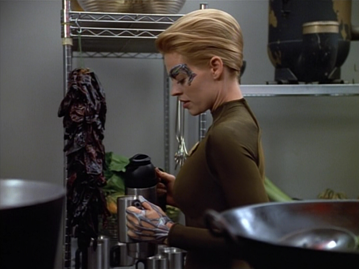 extant_StarTrek_VOY_4x07-ScientificMethod_02522.jpg