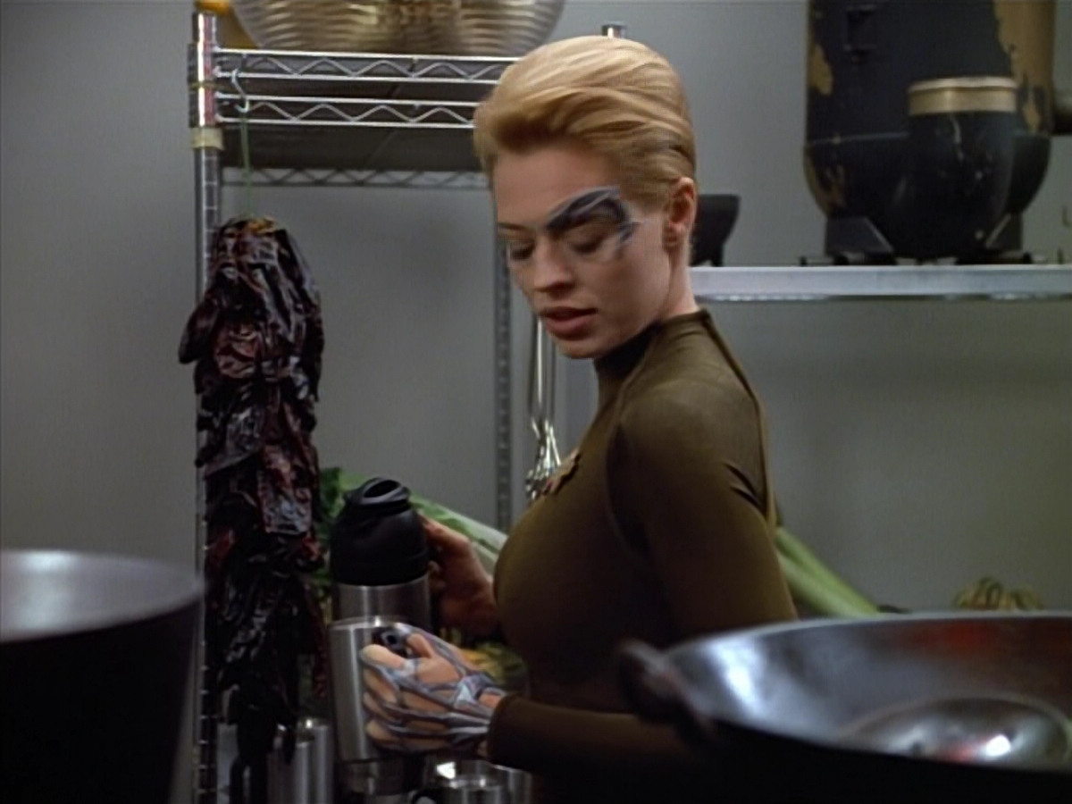 extant_StarTrek_VOY_4x07-ScientificMethod_02525.jpg