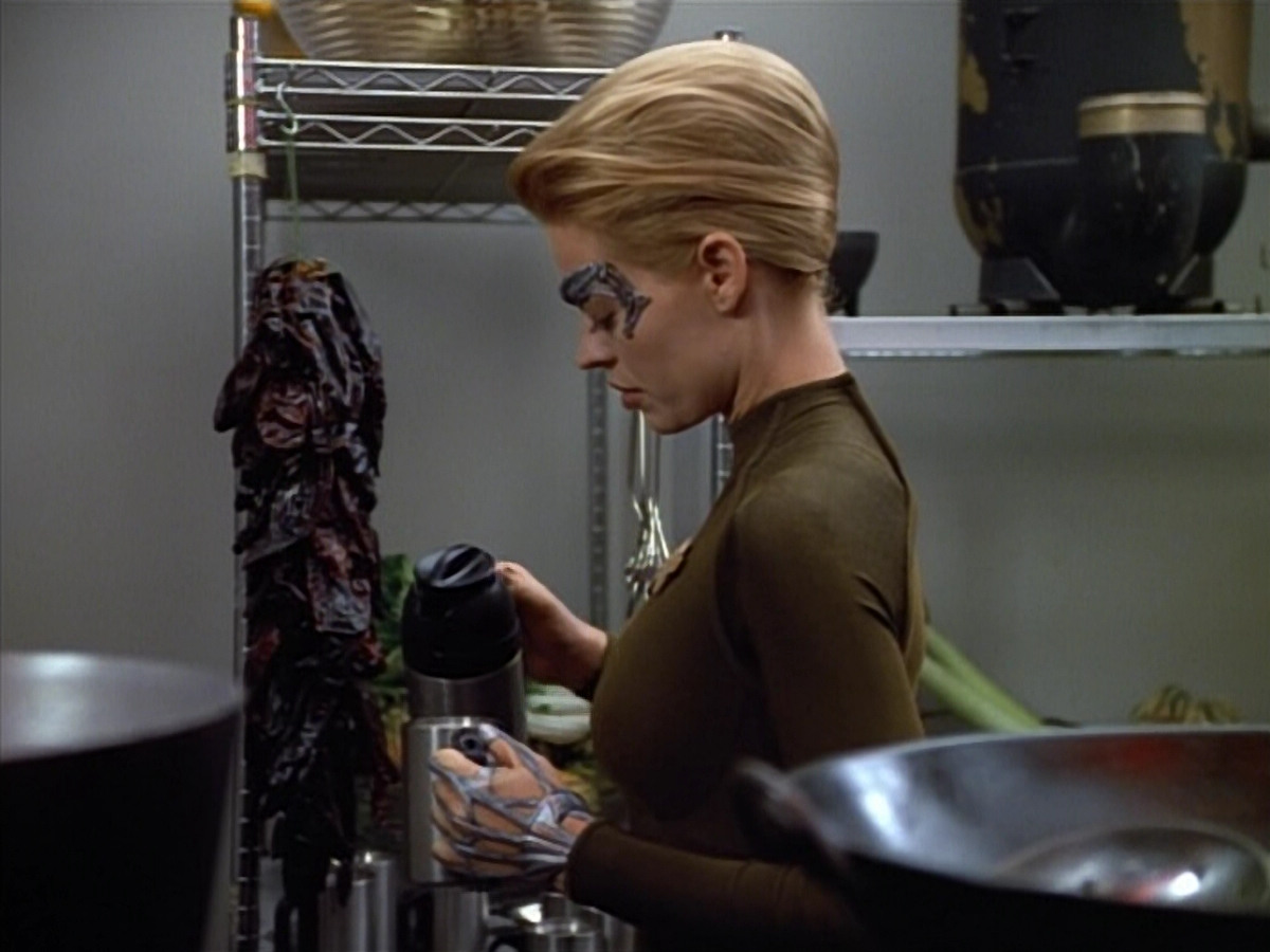extant_StarTrek_VOY_4x07-ScientificMethod_02526.jpg