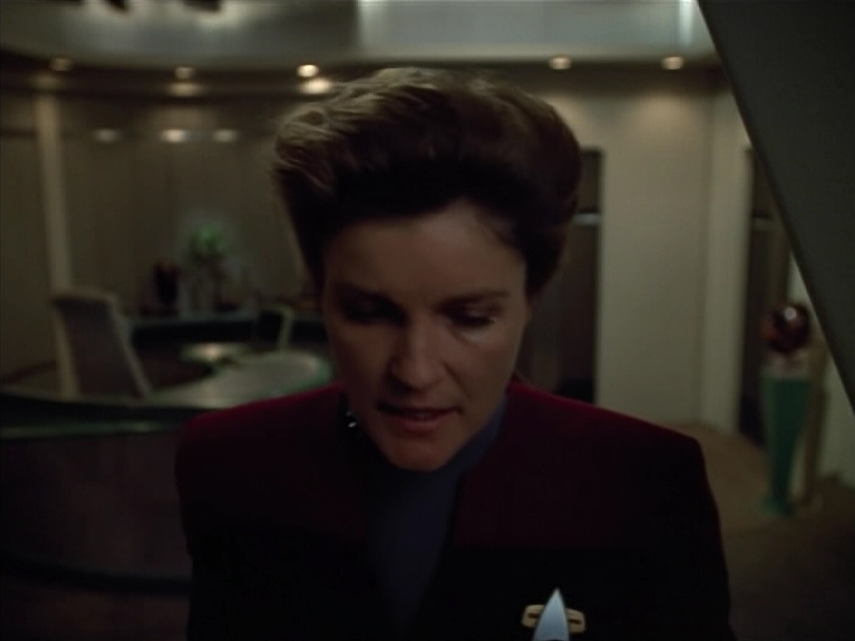 extant_StarTrek_VOY_4x07-ScientificMethod_02563.jpg