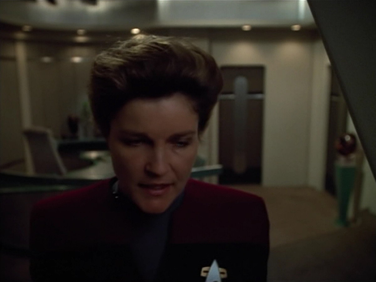 extant_StarTrek_VOY_4x07-ScientificMethod_02564.jpg