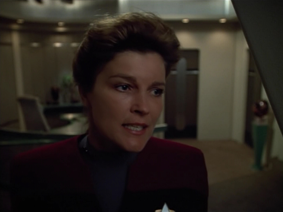 extant_StarTrek_VOY_4x07-ScientificMethod_02565.jpg