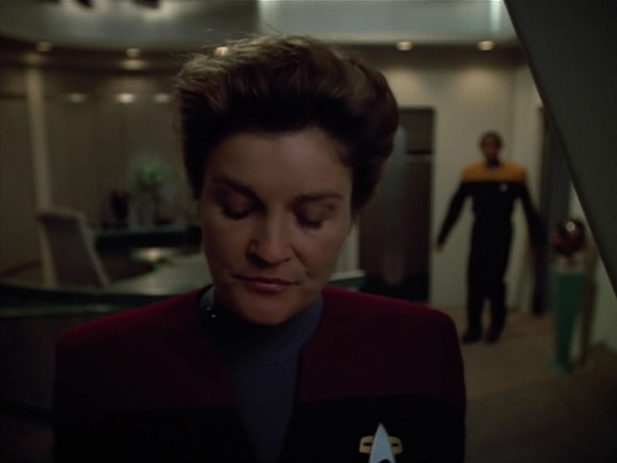 extant_StarTrek_VOY_4x07-ScientificMethod_02568.jpg