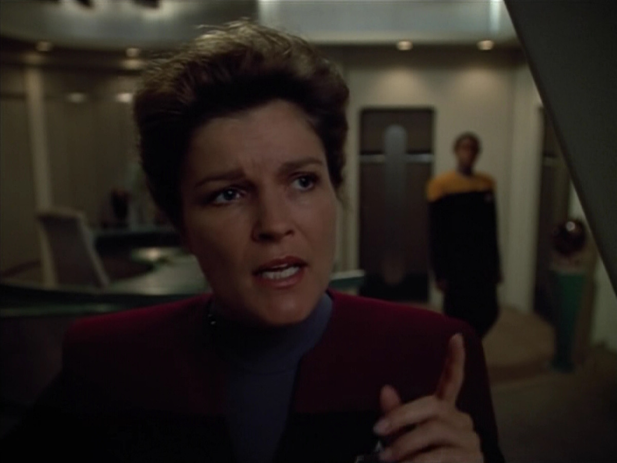 extant_StarTrek_VOY_4x07-ScientificMethod_02594.jpg
