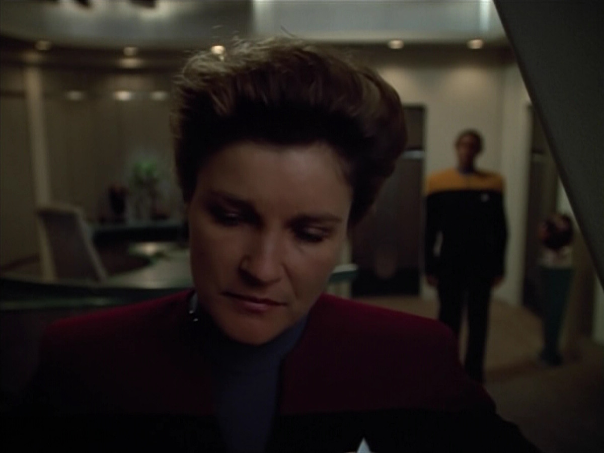 extant_StarTrek_VOY_4x07-ScientificMethod_02605.jpg