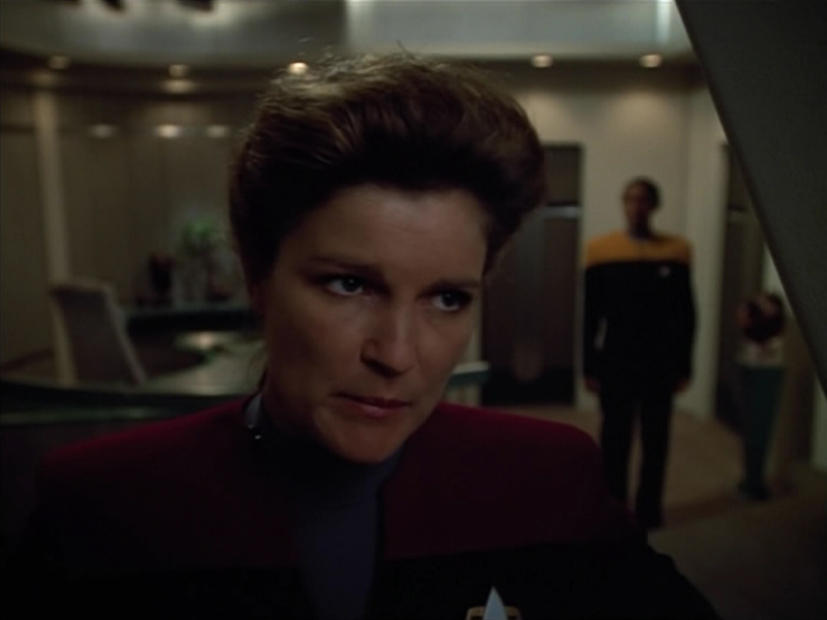 extant_StarTrek_VOY_4x07-ScientificMethod_02607.jpg