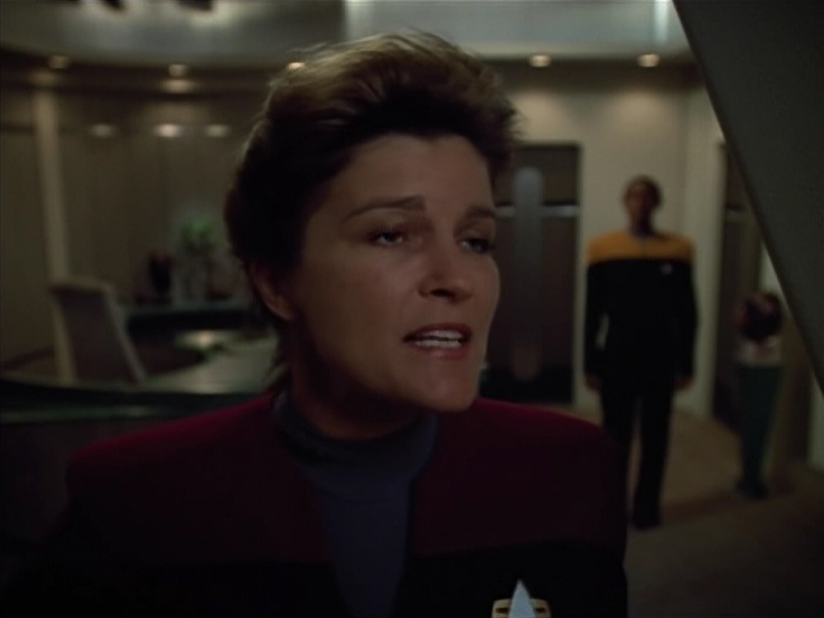 extant_StarTrek_VOY_4x07-ScientificMethod_02616.jpg