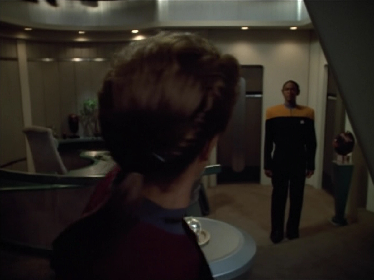 extant_StarTrek_VOY_4x07-ScientificMethod_02626.jpg