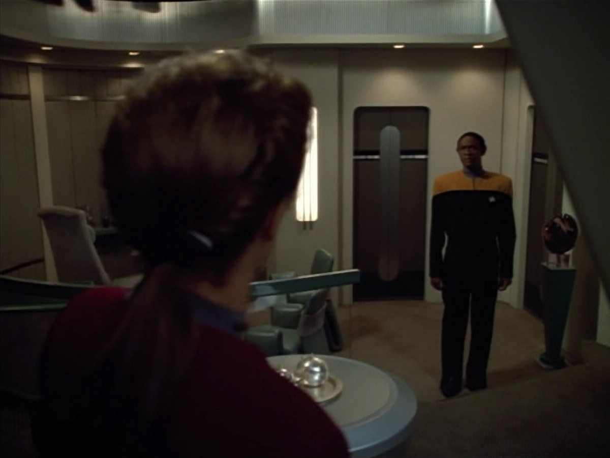 extant_StarTrek_VOY_4x07-ScientificMethod_02629.jpg