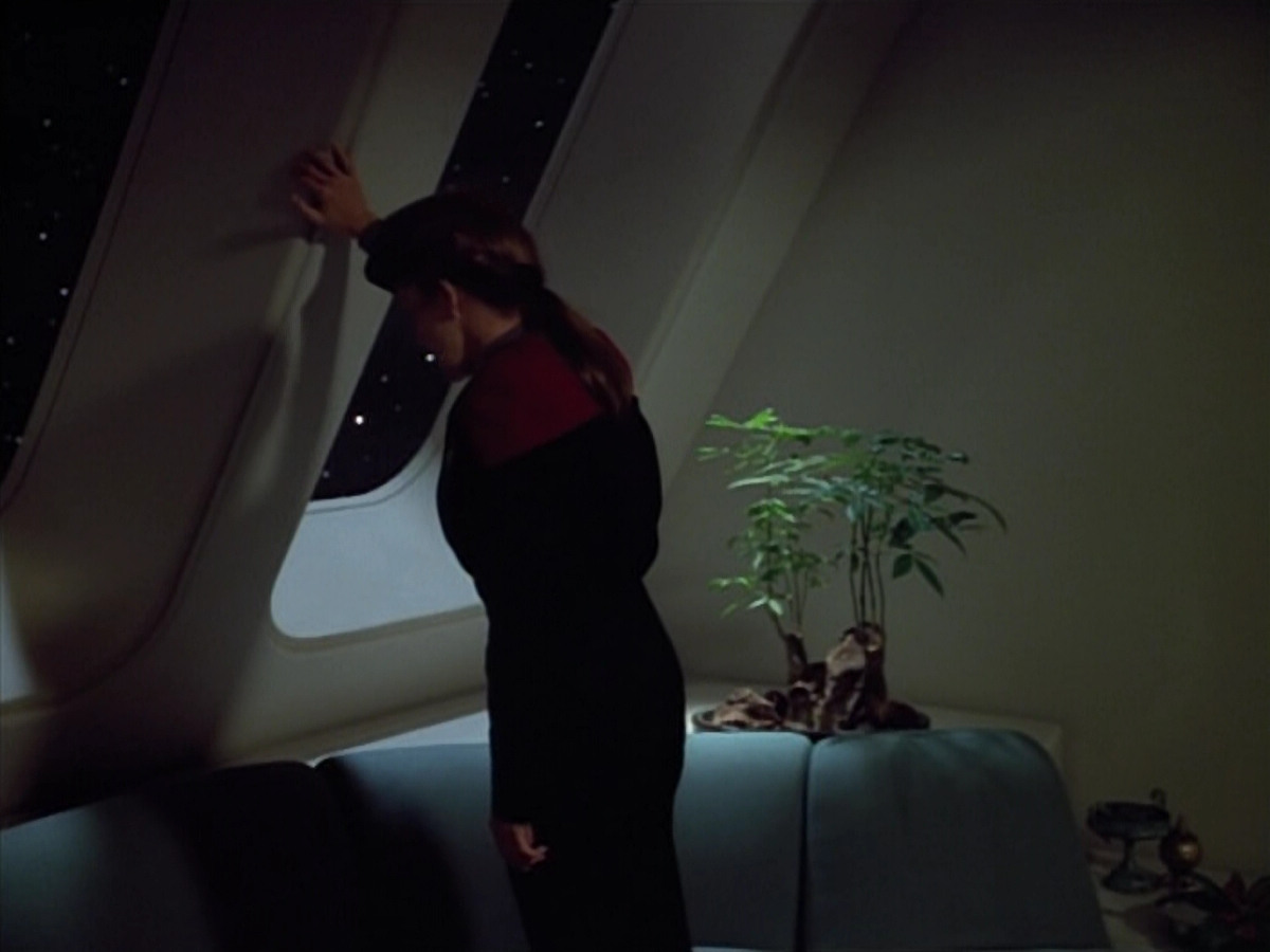 extant_StarTrek_VOY_4x07-ScientificMethod_02648.jpg