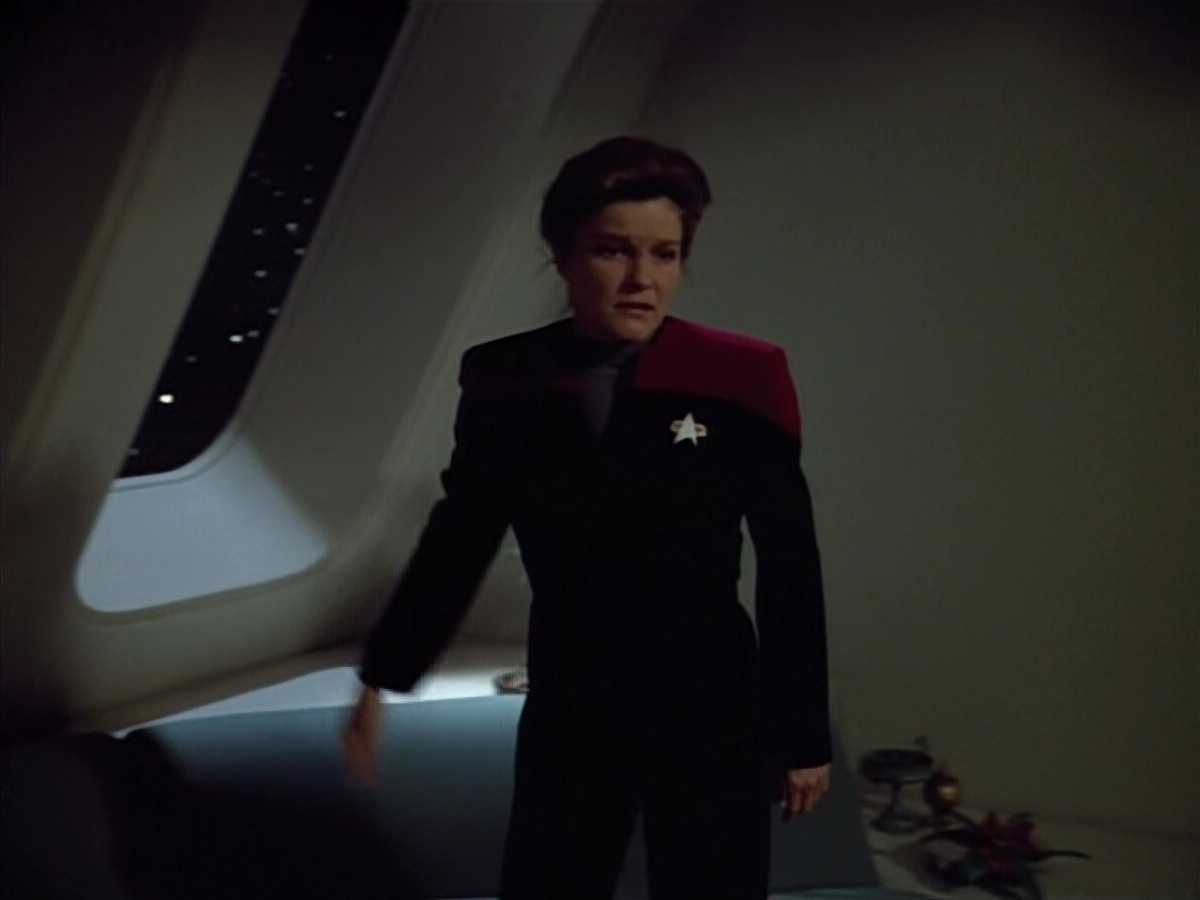 extant_StarTrek_VOY_4x07-ScientificMethod_02653.jpg