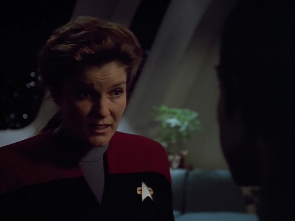 extant_StarTrek_VOY_4x07-ScientificMethod_02665.jpg