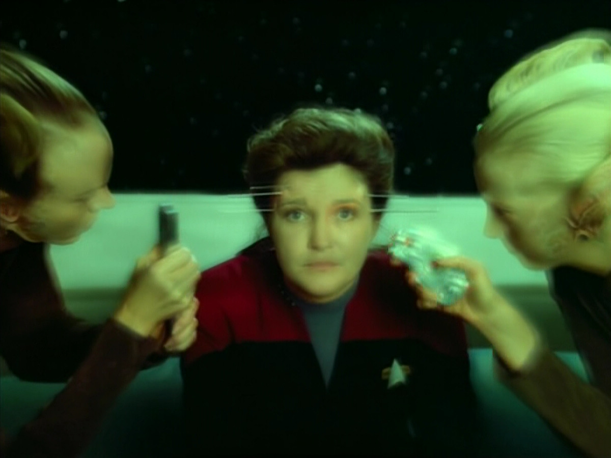 extant_StarTrek_VOY_4x07-ScientificMethod_02688.jpg