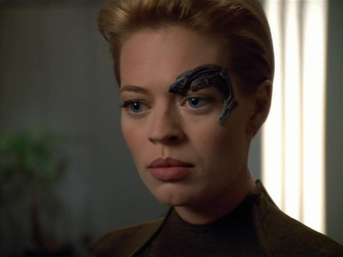 extant_StarTrek_VOY_4x07-ScientificMethod_02693.jpg