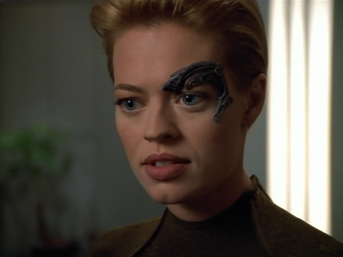 extant_StarTrek_VOY_4x07-ScientificMethod_02700.jpg