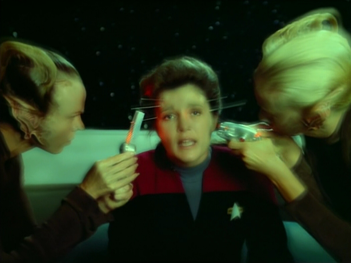 extant_StarTrek_VOY_4x07-ScientificMethod_02702.jpg