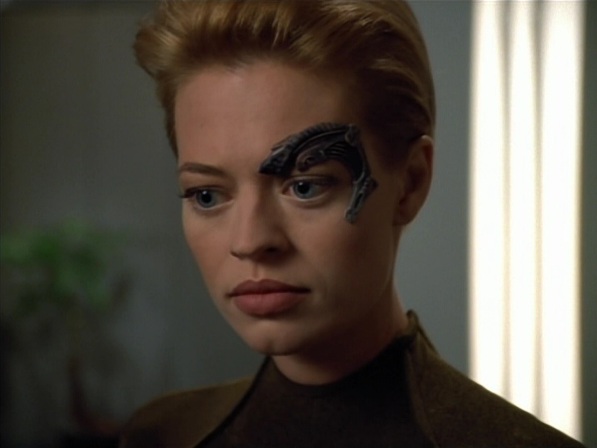 extant_StarTrek_VOY_4x07-ScientificMethod_02720.jpg