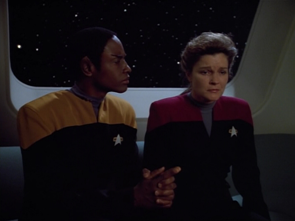 extant_StarTrek_VOY_4x07-ScientificMethod_02760.jpg