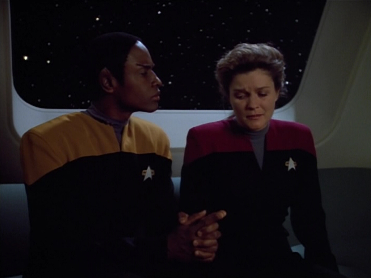extant_StarTrek_VOY_4x07-ScientificMethod_02763.jpg