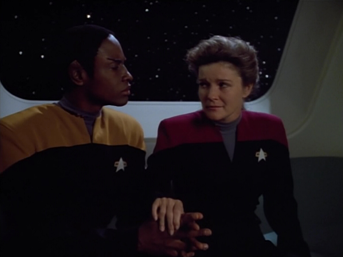 extant_StarTrek_VOY_4x07-ScientificMethod_02769.jpg