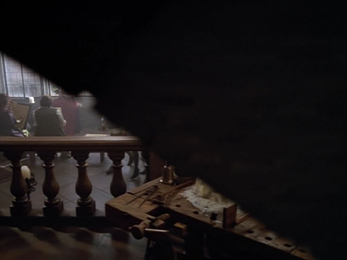 extant_StarTrek_VOY_4x07-ScientificMethod_02786.jpg
