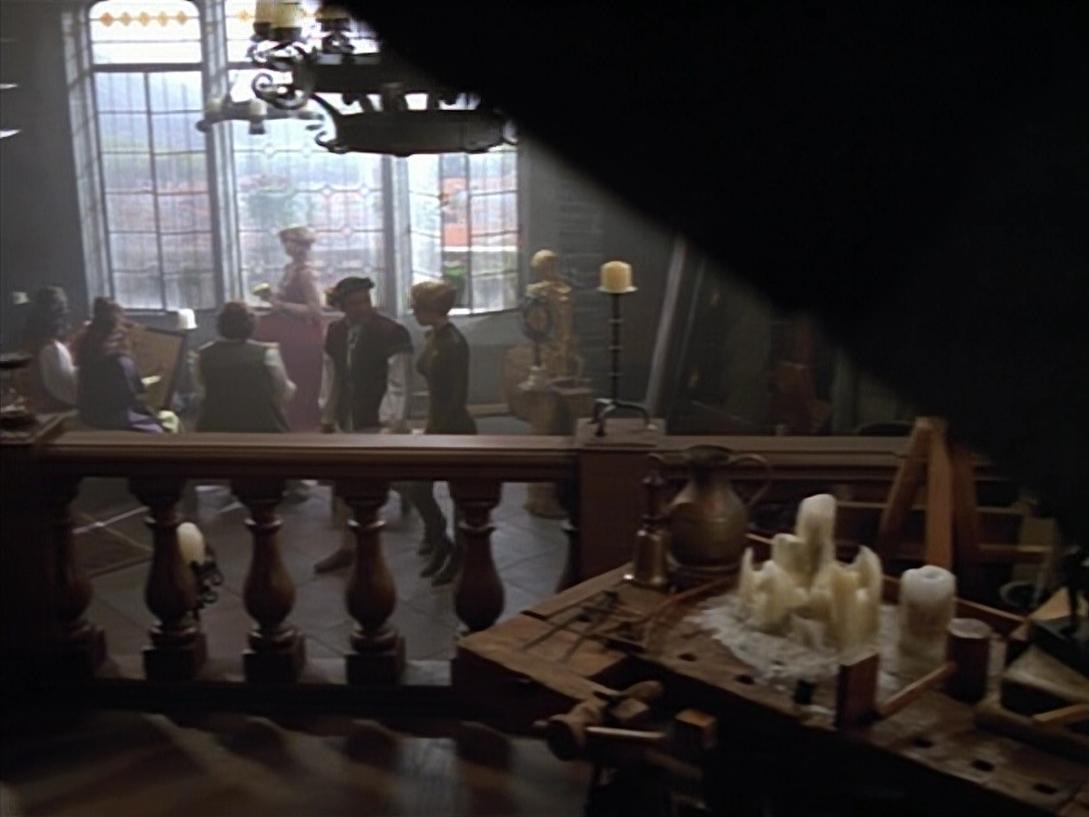 extant_StarTrek_VOY_4x07-ScientificMethod_02787.jpg