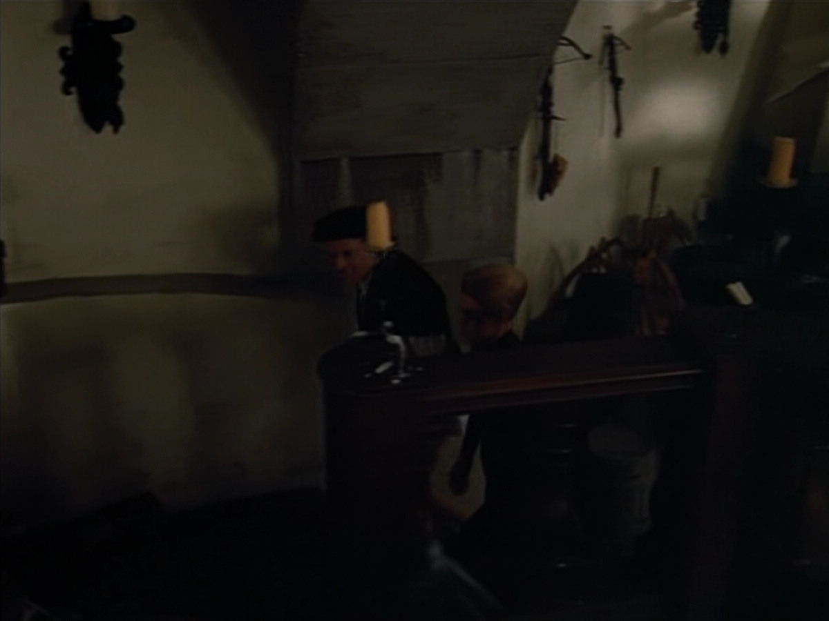 extant_StarTrek_VOY_4x07-ScientificMethod_02800.jpg