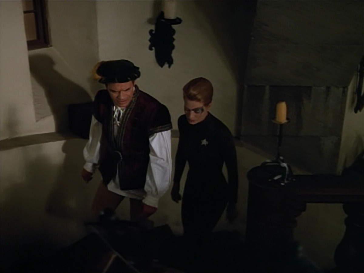 extant_StarTrek_VOY_4x07-ScientificMethod_02803.jpg
